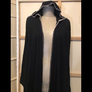 Yogi medium black hooded sweater black white